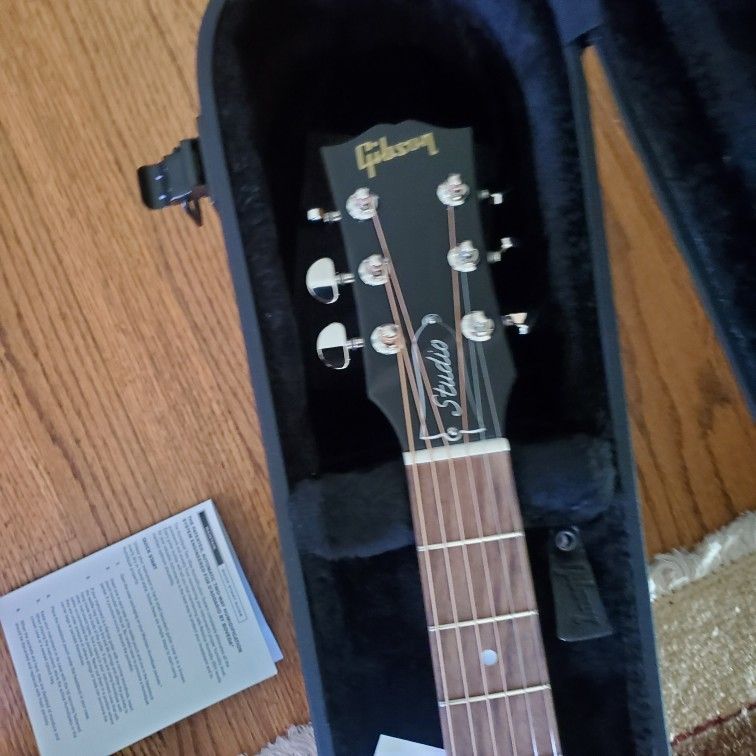 Gibson J45 Studio