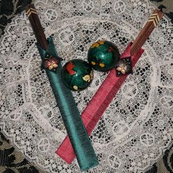 VINTAGE CHINESE BUTTERFLY CLOISONNE ENAMELED SINGING RINGING CHIME BAODING MUSICAL STRESS BEN WA BALLS CHOPSTICK SET