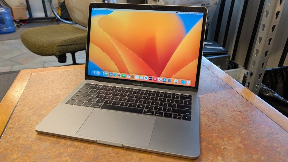 Apple MacBook Pro 13" 2017 i5 8gb 128gb SSD Laptop 
