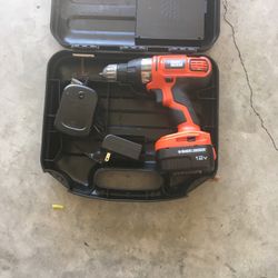 Black And Decker 12v Drill With Battery Charger And Case 