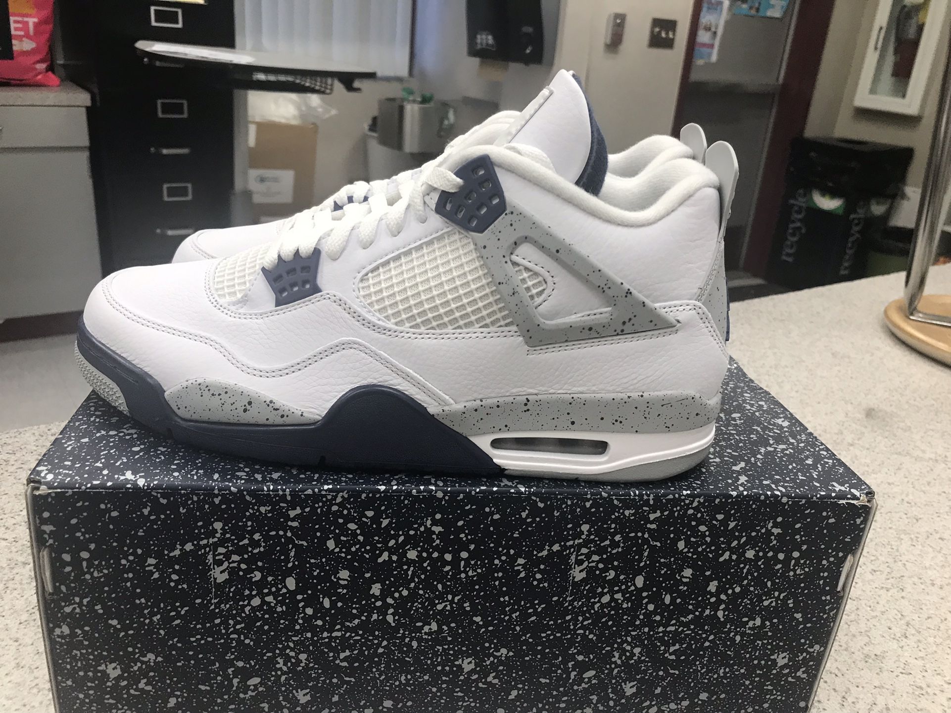 Air Jordan 4 Retro Midnight Navy 