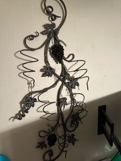 Iron Grapevine Wall Wine Rack