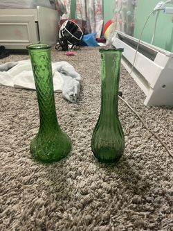 2 Green Glasses 