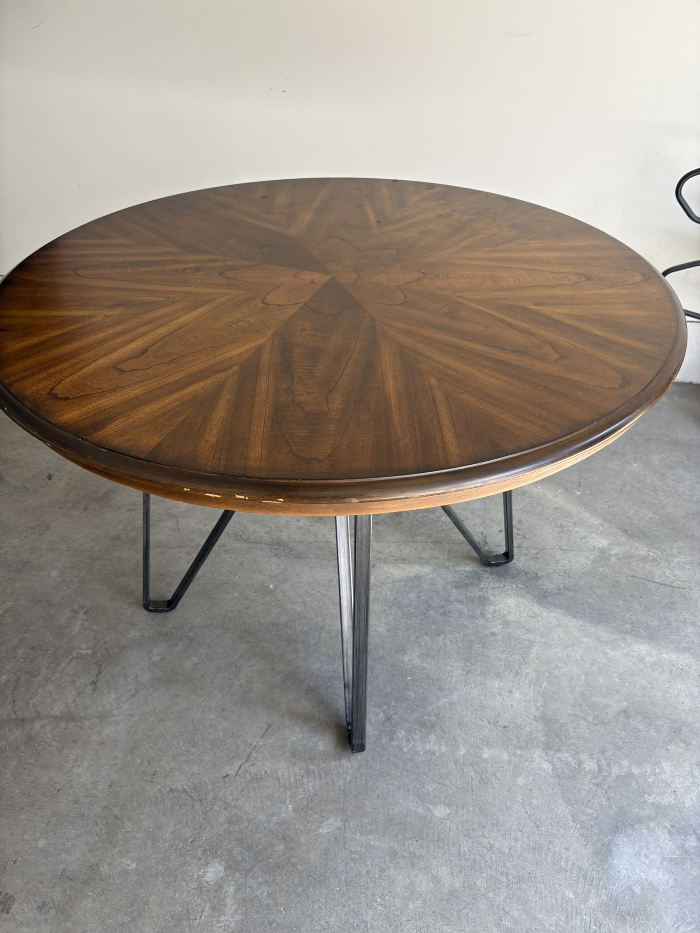 Round Table