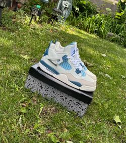 Jordan 4 size 11 men brand new never worn