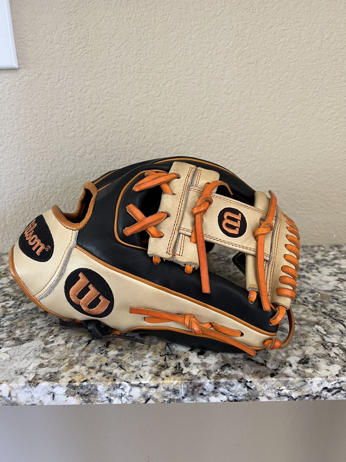 Wilson A2000 Baseball Glove (Altuve)