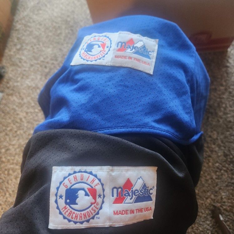 Chicago Cubs Jersey Set. Size XL. 1 is Interchangable White Sox / Cubs