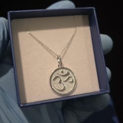 925 Sterling Silver Diamond Cut "Ohm", "AUM" Pendant with Chain
