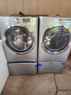 Washer And Dryer Electric Frigidaire Whit pedestal Whit Warranty $600