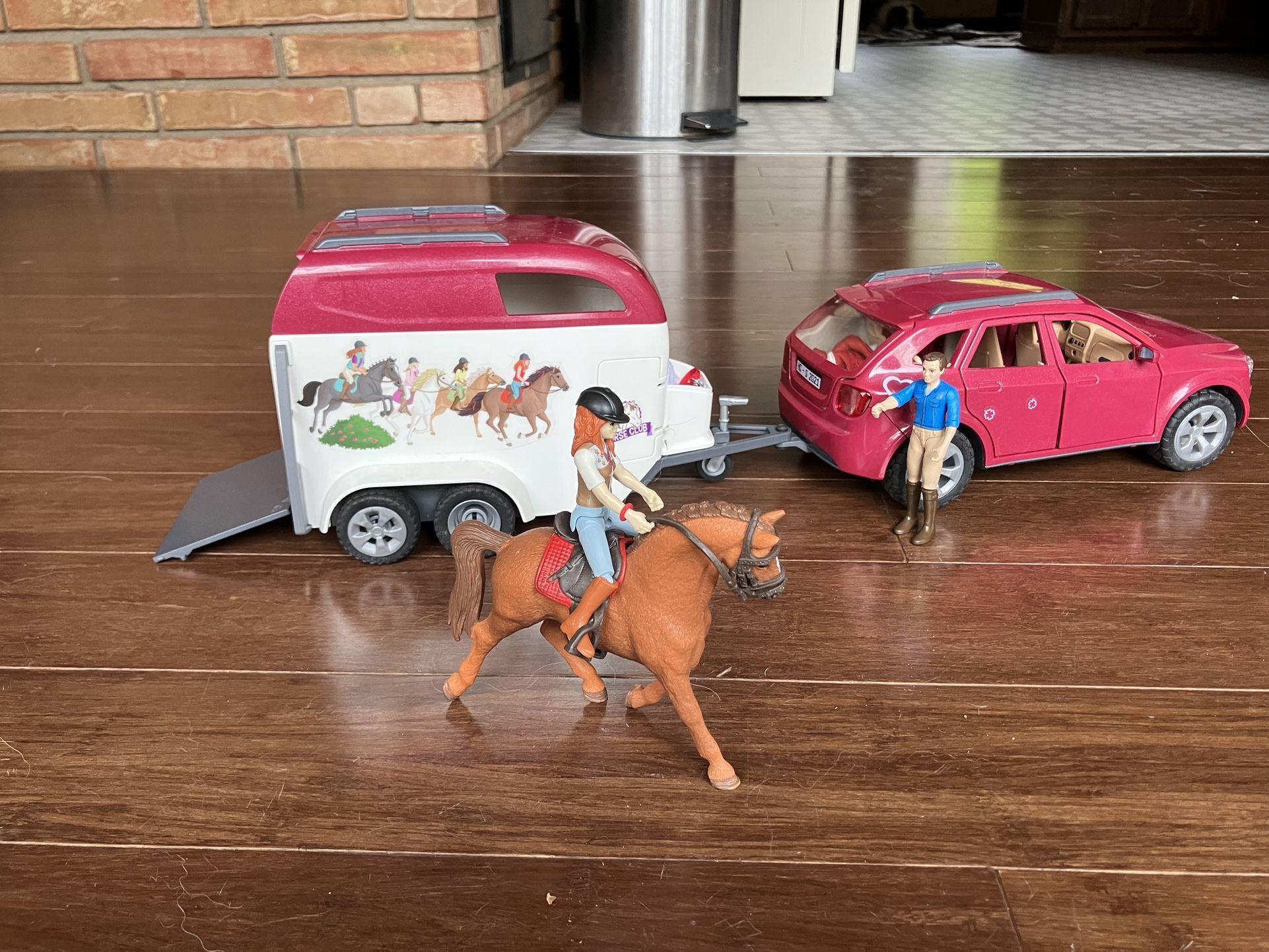 Schliech Barn, Trailer, Accessories, Horses