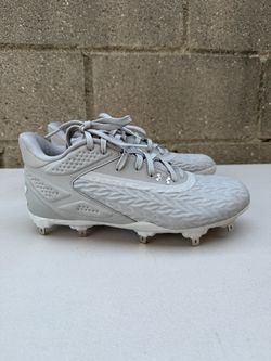 Under armour metal baseball softball  cleats mens size 7 women 8.5