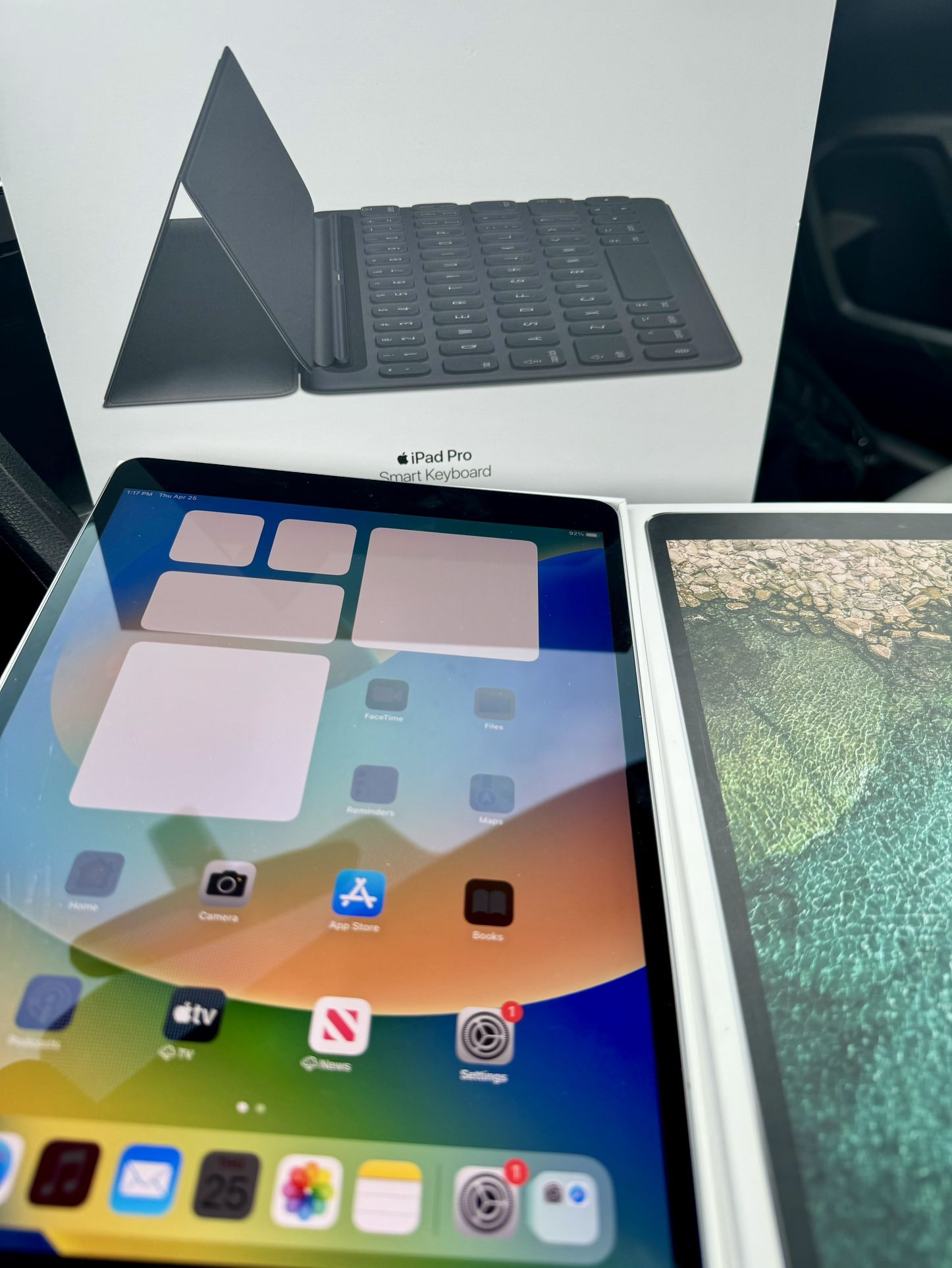 Apple iPad Pro 10.5 256GB WiFi & Smart Keyboard 