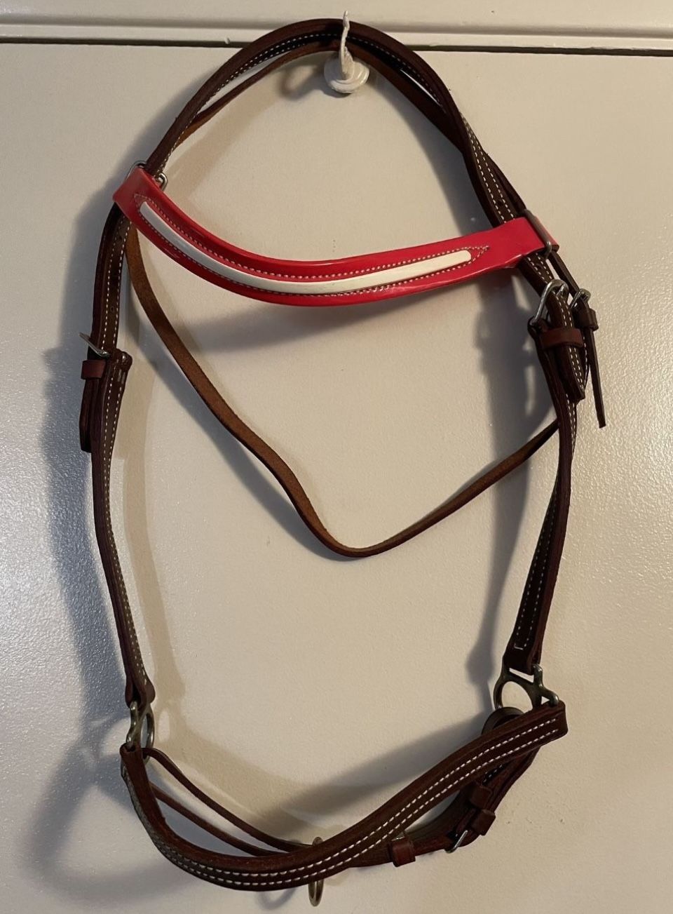 English Show Halter leather with red brow-band, horse size, new