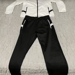 Men’s medium Black and white casual track suit sweats new 