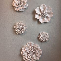 Brewster Armes 5pc Distressed Ceramic Flower Wall Art Set