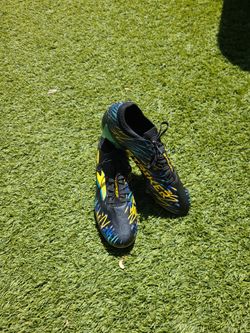 Men's Soccer Shoes Brand New Size 11