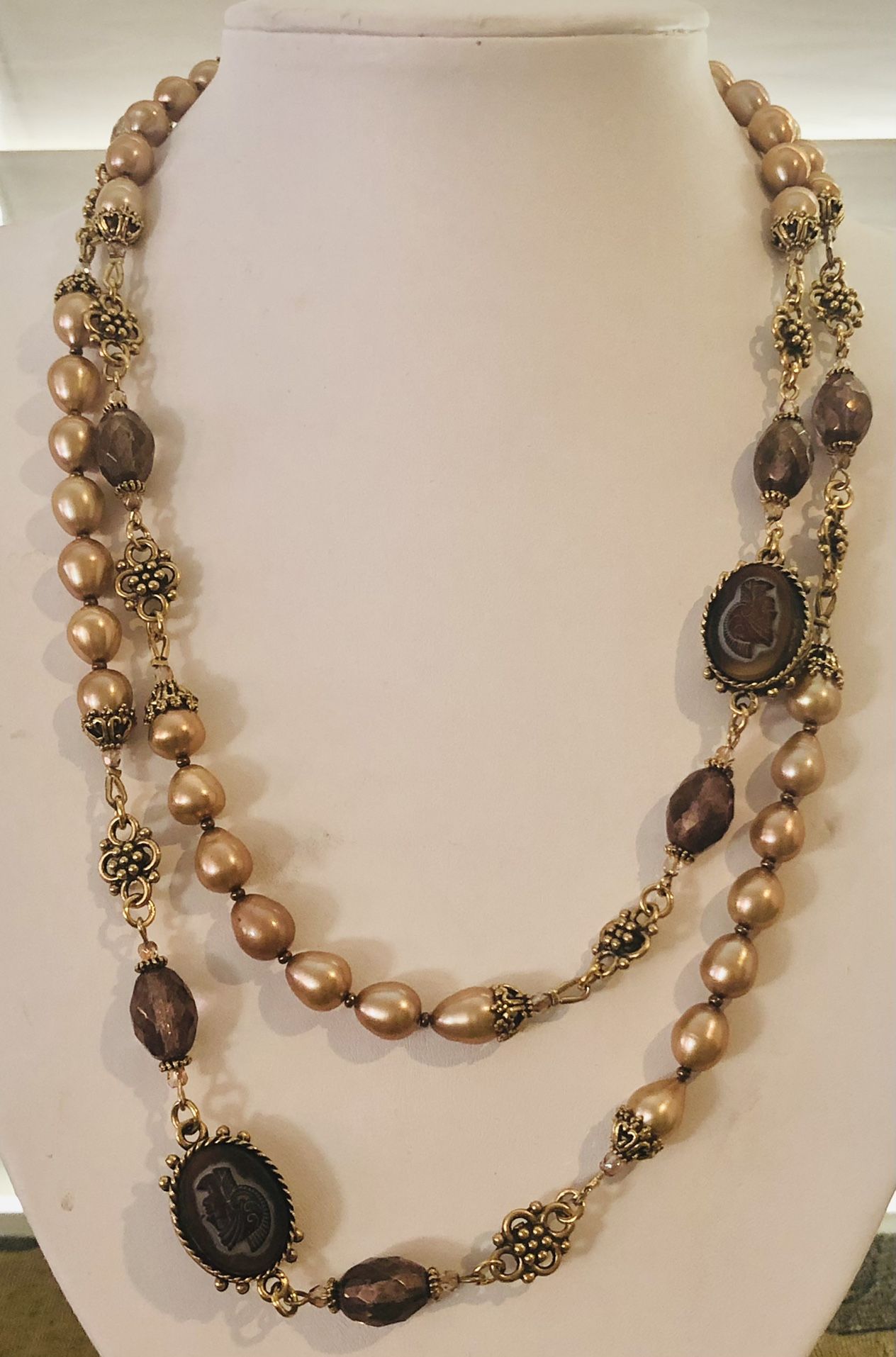 Vtg.Robin Steele baroque pearls and cameo long necklace