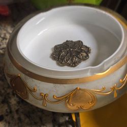 ABSOLUTELY LOVELY GLASS CONTAINER 