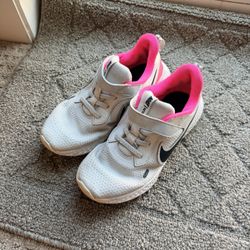 Size 3 Girls Nike Shoes 