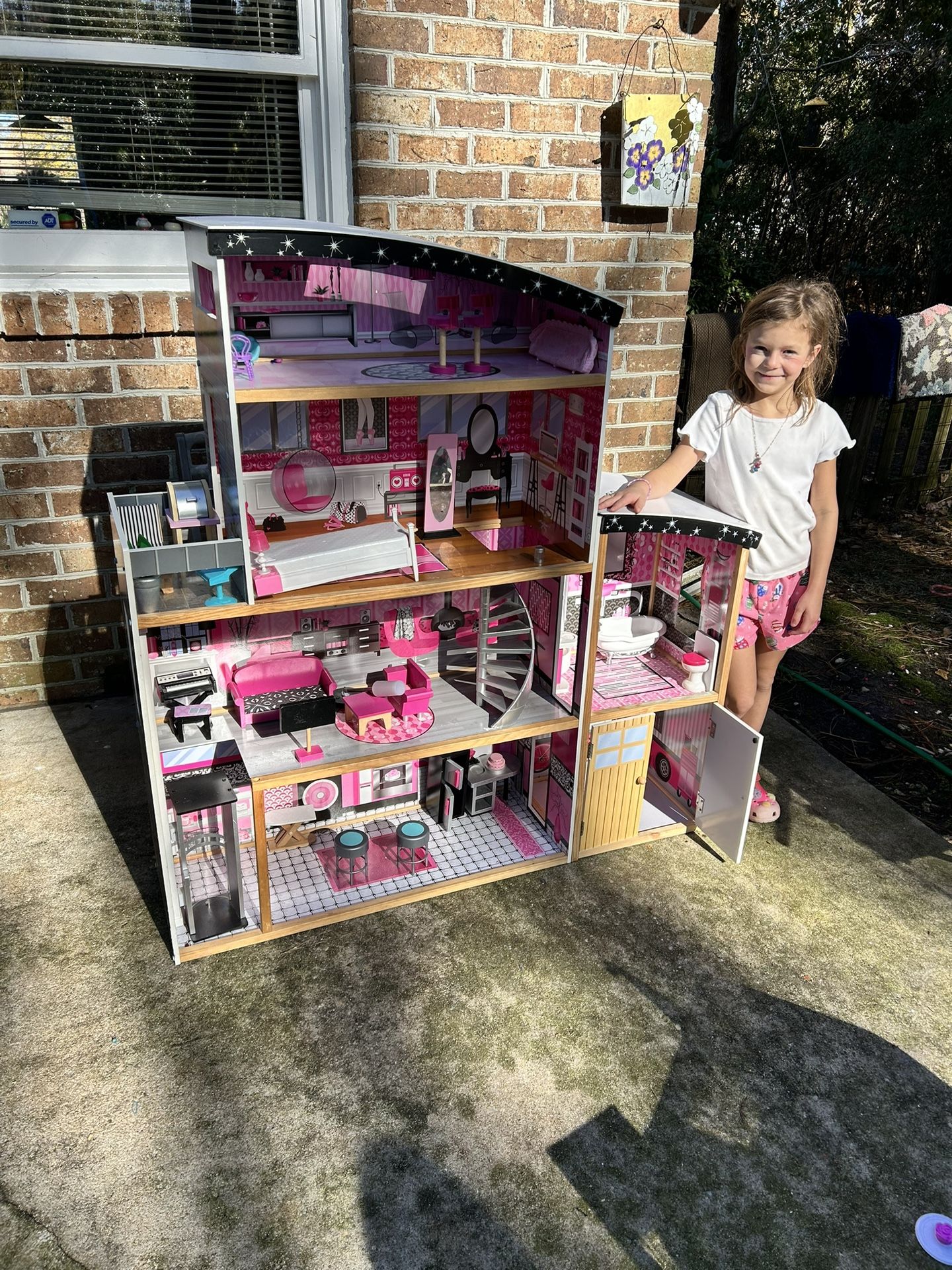 Doll House. Kid Craft Large Doll House With Furniture
