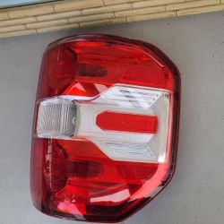 2022 - 2024 FORD MAVERICK RIGHT TAIL LAMP TAILAMP PASSENGER SIDE GENUINE USED OEM.  A2