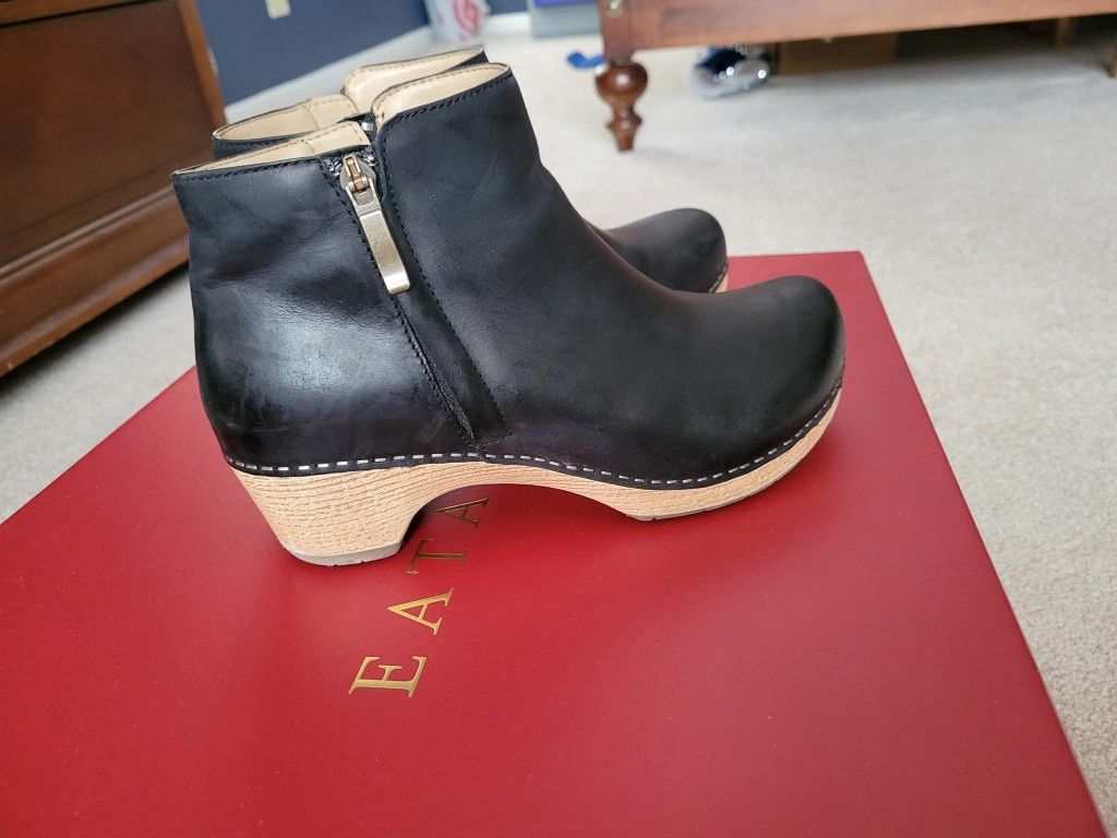 Dansko black leather boots 