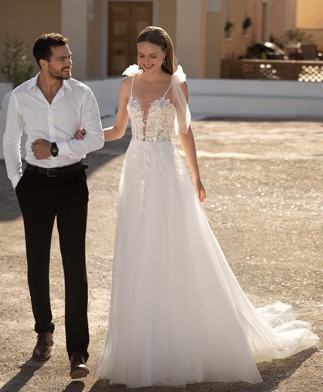 Wedding Dress/ ARIA BRIDE/ IVORY SIZE 34 EU/ 4 US
