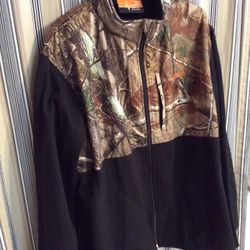 Jacket Camo, Men’s sz XL, USED, zip front, 3 front pockets 1 on the chest zips, fleece lining, warm material, Habit brand, Maryvile