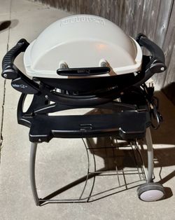 Weber Barbecue New Electric With Cart