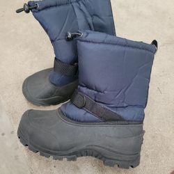snow boots size 5 youths
