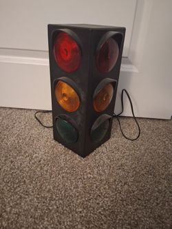 Traffic Light Lamp – Novelty LED Light Up Decoration