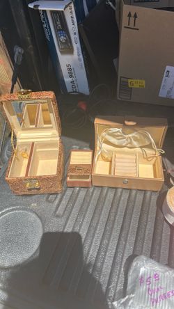Little jewelry boxes, too look at all the pictures