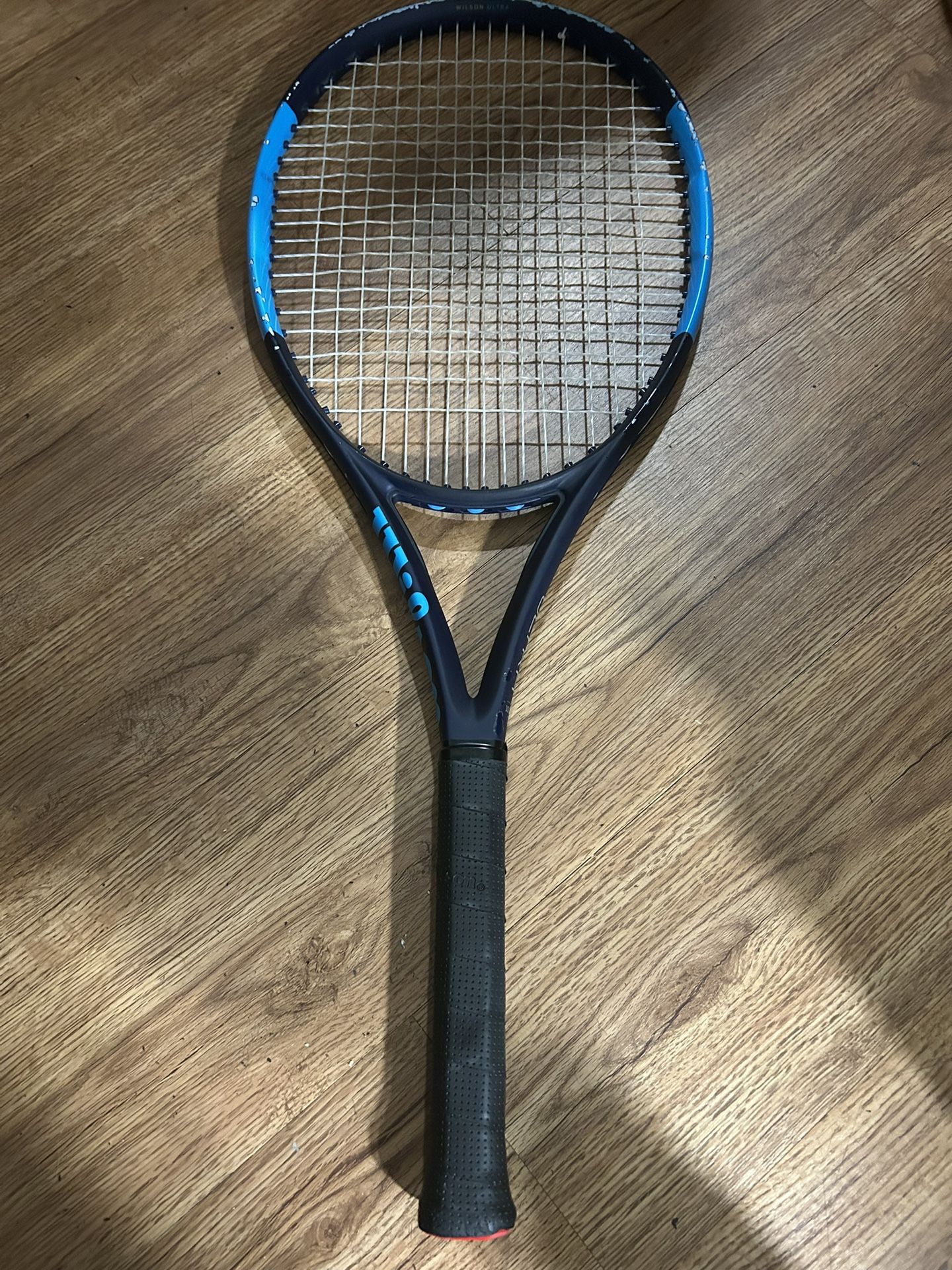Wilson Ultra V2 100UL Tennis Racket