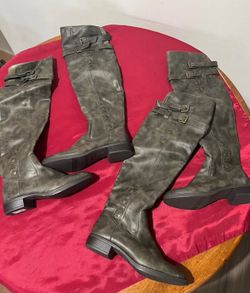 Women’s boots size 7.5 & 9