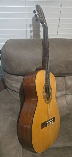 CLASSICAL ACOUSTIC GUITAR MADE IN JAPAN. $255 OBO