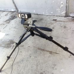 22in.  Table-top Tripod   With HD Camera