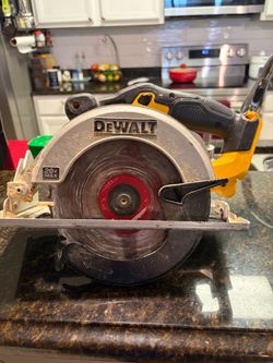 DeWalt 20V Max Cordless Circular Saw