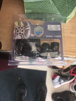 Chevy Silverado Wheel Locks & key