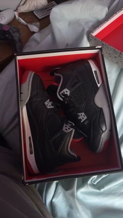 SIZE 7 Jordan 4 bred