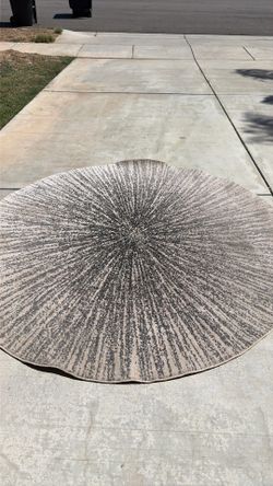 Free round rug 💥💥