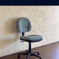 One Very Comfortable Office Master Task Chair Adjustable Desk Office Work School Chair