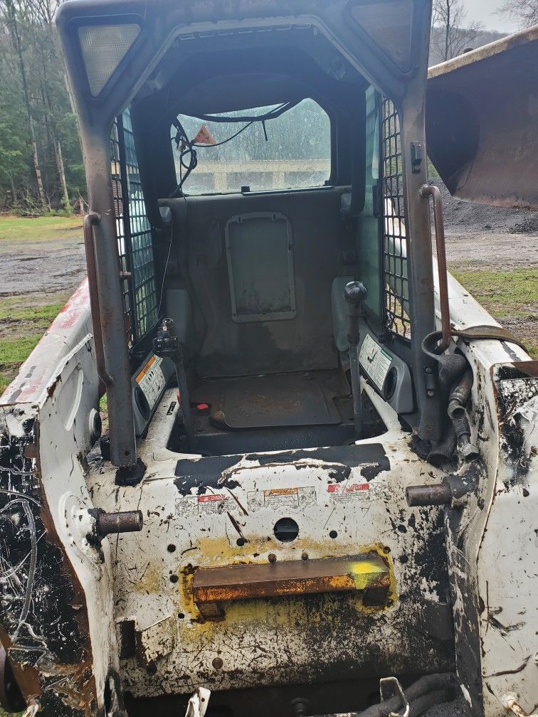 3 Bobcat S220s