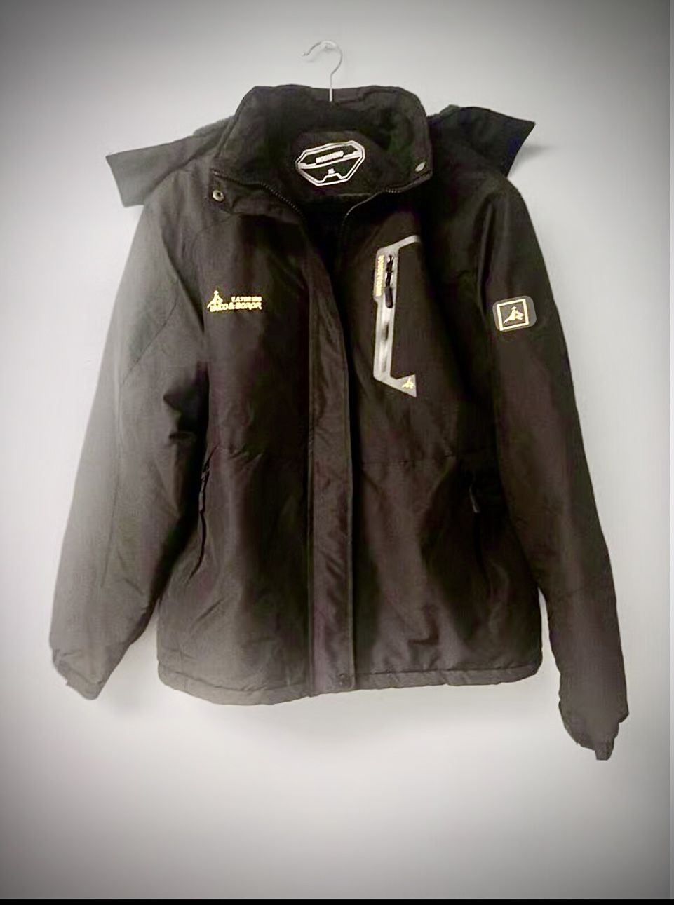 Moerdeng Unco Boror insulated jacket brand new Size S/M
