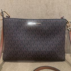 MICHAEL KORS CROSSBODY......