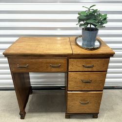 Vintage Singer Sewing Machine And Solid Wood Fold Out Table
