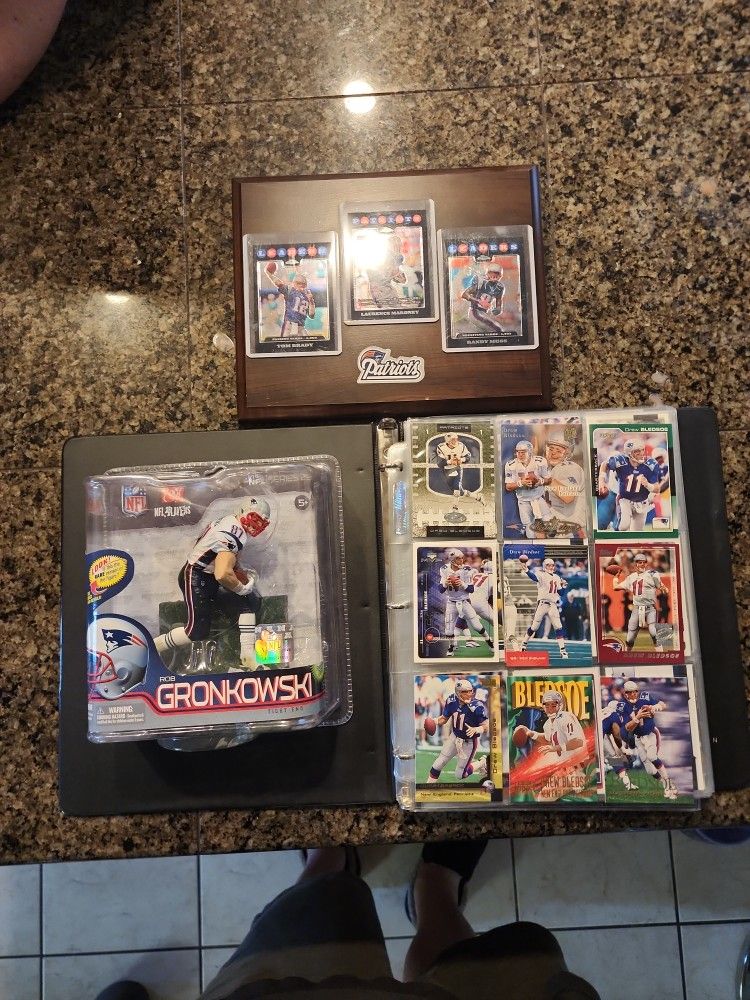 Patriots Collector Set , Binder of cards