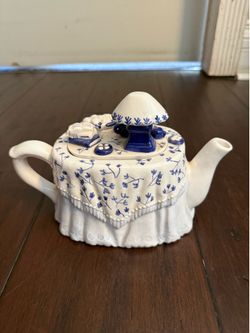 Tea pot