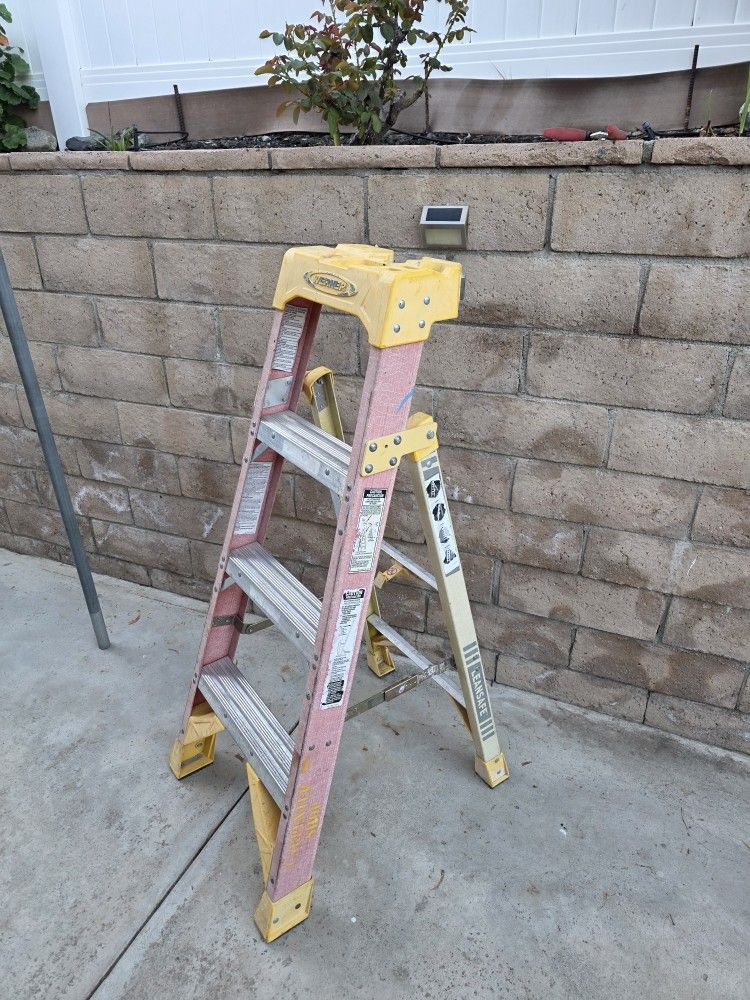 4 Ft. Ladder
