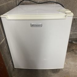 Emerson CR188WE Small Refrigerator 