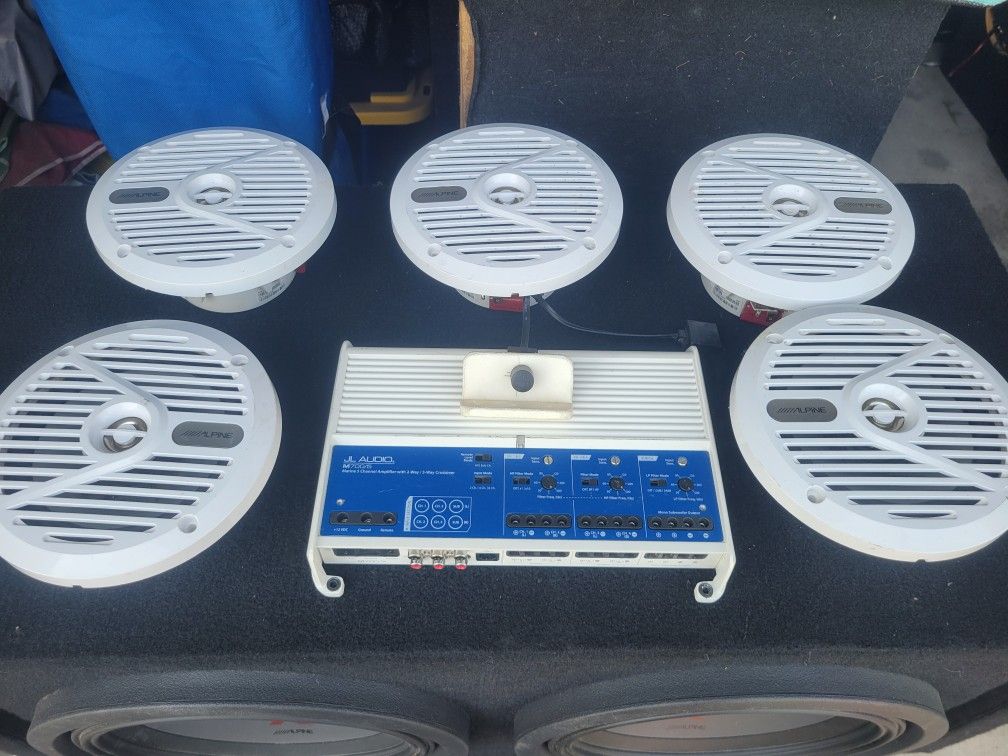 UNAS BOCINAS Y AMPLIFIER